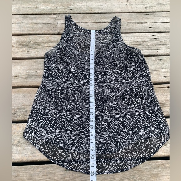 💛 Old Navy Black & White Geometric Print Sleeveless Tank Top - Flowy Blouse M/L - Picture 4 of 4